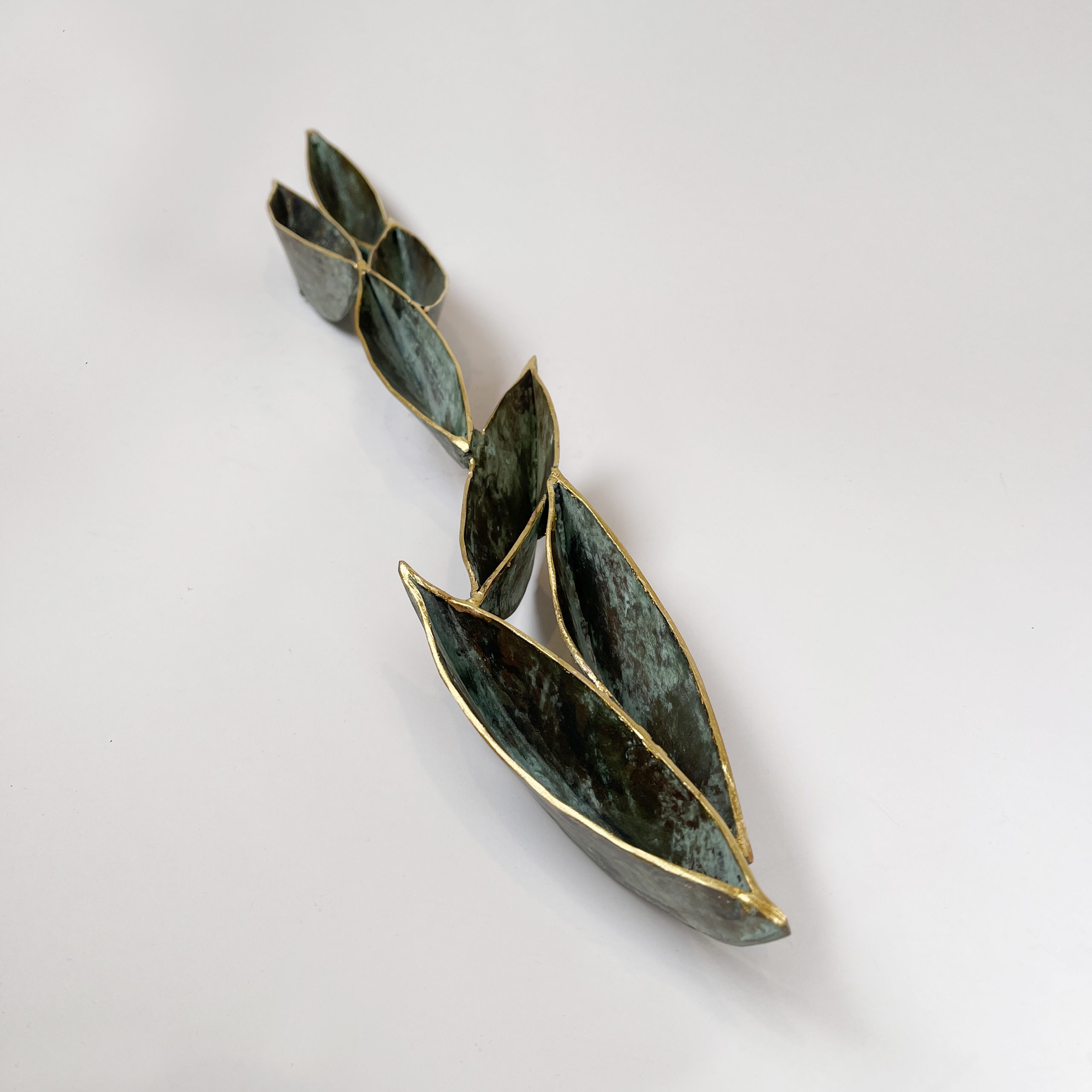 Basilius Kleinhans | Sieben Boote | 60 x 10 x 7 cm | Bronze, Blattgold