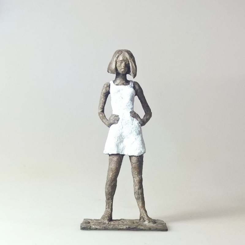 Susanne_Kraißer_Mädchen_mit_mini_LXVII_bronze_7x4,5x15,5