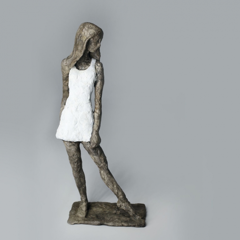 Susanne_Kraißer_Mädchen_mit_mini_LXXXIV_bronze_16,5x7x5